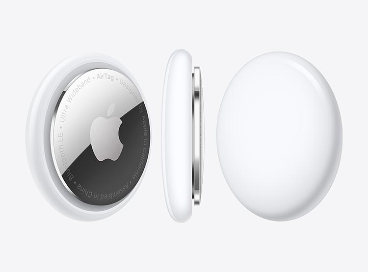 Apple AirTag con tecnología de banda ultra ancha para rastreo preciso de objetos.