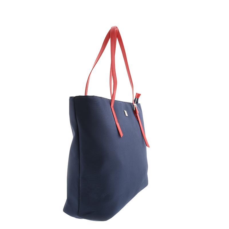 Bolso cartera Xtech XTB510 para laptop de hasta 15.6 pulgadas, diseño elegante y funcional.