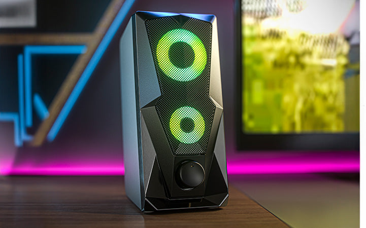 Parlantes Gaming Xtech XTS-131+ con sistema 2.0 canales y luces LED, diseño compacto en color negro.