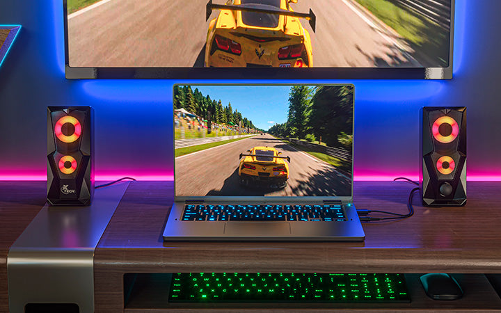 Parlantes Gaming Xtech XTS-131+ con sistema 2.0 canales y luces LED, diseño compacto en color negro.