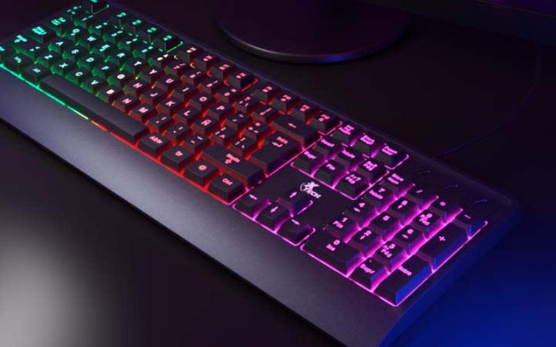Teclado USB Xtech CHEVALIER XTK-505S con retroiluminación LED y diseño QWERTY en español. Ideal para oficina y uso diario.