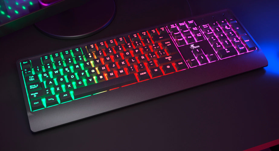 Teclado USB Xtech CHEVALIER XTK-505S con retroiluminación LED y diseño QWERTY en español. Ideal para oficina y uso diario.