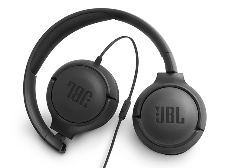 Audífonos JBL Tune 500 on-ear, diseño ligero con tecnología Pure Bass y micrófono integrado.
