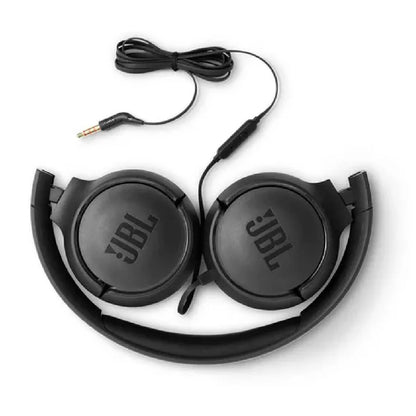 Audífonos JBL Tune 500 on-ear, diseño ligero con tecnología Pure Bass y micrófono integrado.
