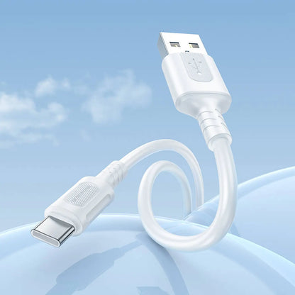 Detalle del conector USB-C del cable Borofone BX111 blanco