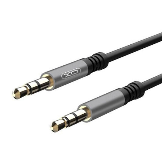 Detalle de conectores dorados del cable AUX XO NB121, cobertura metálica y diseño negro.